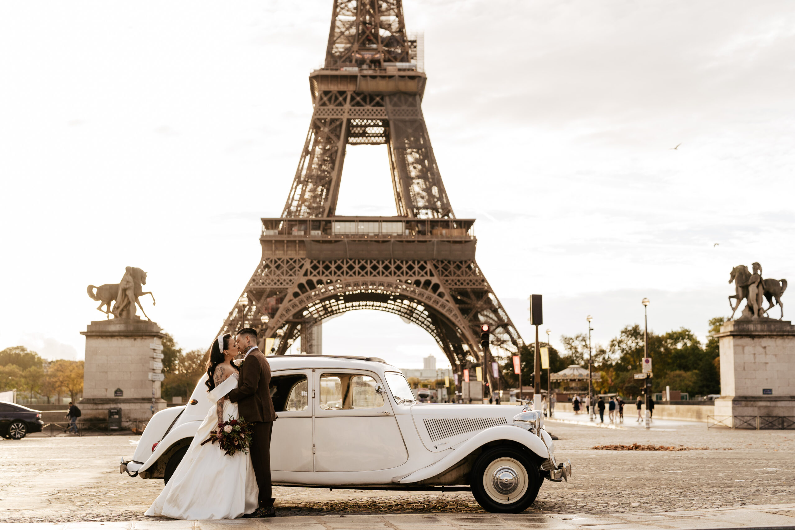 Elopement wedding with vintage car and eiffel tower view
