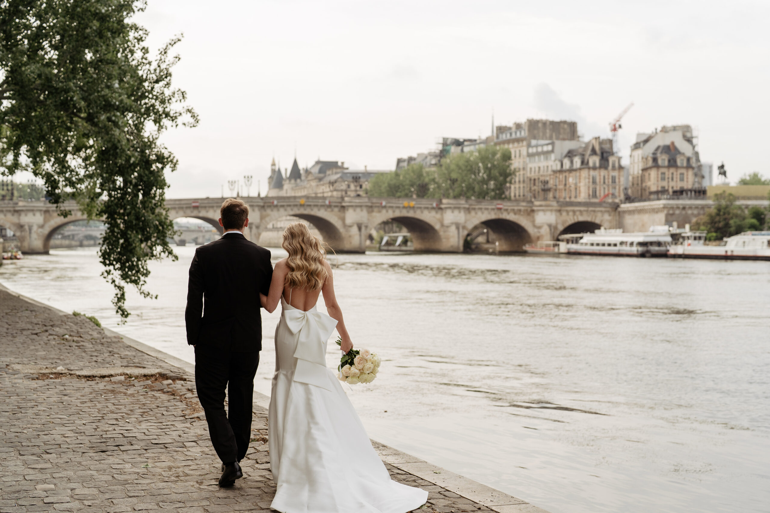 elopement wedding photoshoot by the Seine